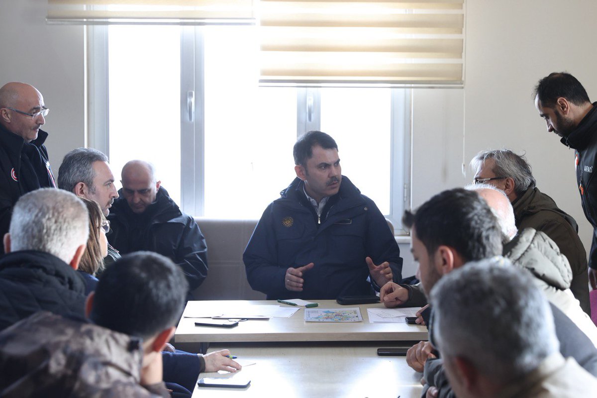 csbgovtr's tweet photo. Bakanımız Sayın Murat Kurum başkanlığında, Gaziantep'in Nurdağı ve İslahiye ilçelerindeki afet koordinasyon merkezlerinde değerlendirme toplantıları yapıldı;
bölgedeki son durum ele alındı. https://t.co/oHnon1Hhsj