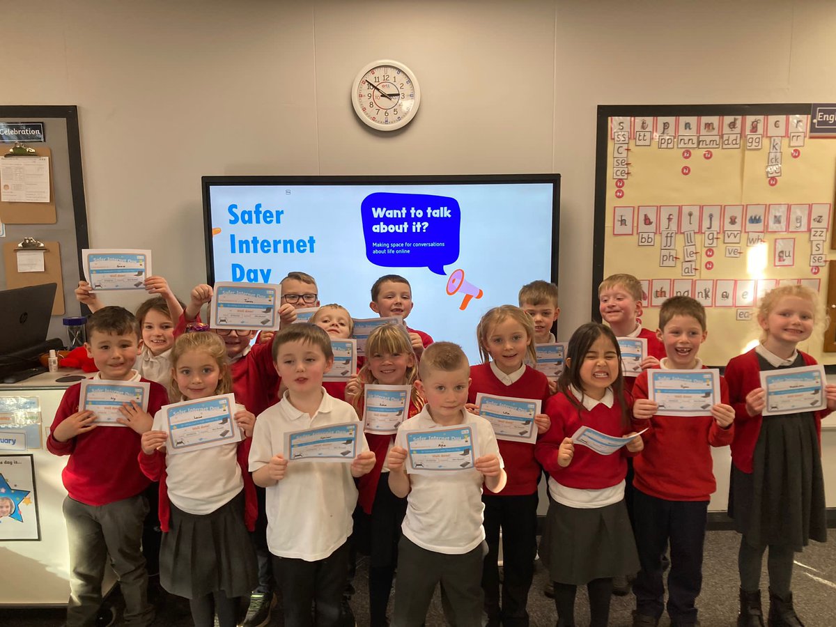 AnParkInfants's tweet image. Safer Internet Day 2023 Want To Talk About It? Lots of great discussion about apps, digital footprint and keeping safe online. Including the great story The Internet Is Like A Puddle. #apiyear1 #apicomputing #SaferInternetDay2023