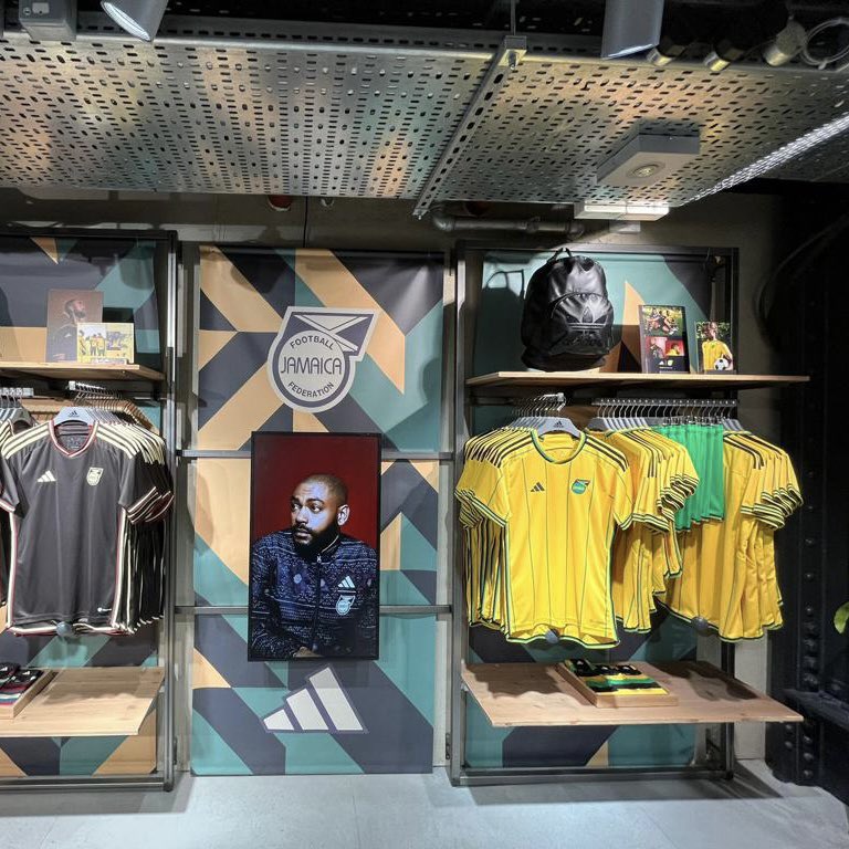 jff_football's tweet photo. 😍 Adidas Flagship Store in London 😍
.
#AdidasFootball #JFF_Football https://t.co/olts0L5H2s