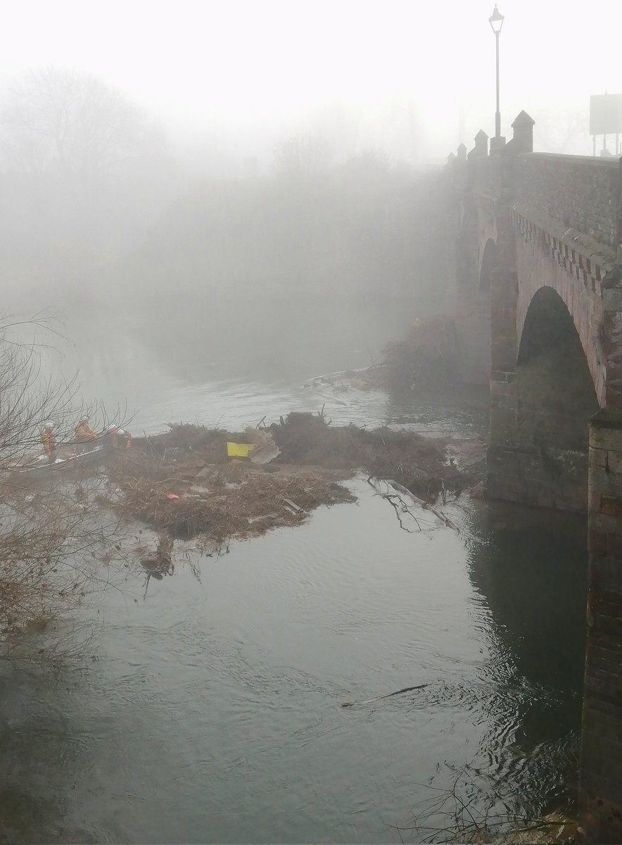 KennysTaxis's tweet photo. A fantastic job today by @NatResWales clearing the debris from under the #WyeBridge in #Monmouth Not the best conditions to have to work in either. Well done and thank you 👏
#wyevalley #forestofDean #deanwye @MonmouthshireCC @wyebeauty https://t.co/lc2hqW0ODp