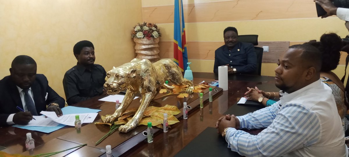 michaelbakemba3's tweet photo. #RDC: Une délégation de la DYPRO conduite par son Président @ConstantMutamba  échange en ce moment sur les questions d'actualité avec le Pdt du CNSA @NkoyJoseph @suzybadje https://t.co/6eROcgoZYN