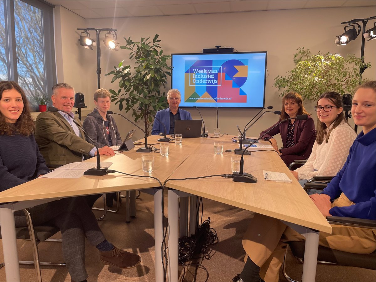 Collega’s Anne-Rose en Charlotte vertelden vandaag meer over het VN-verdrag handicap en ons onderzoek naar het recht op onderwijs van dove en slechthorende leerlingen in Nederland. Uit dit onderzoek bleek dat zij vaak tussen wal en schip vallen: mensenrechten.nl/actueel/nieuws… 

#wio2023