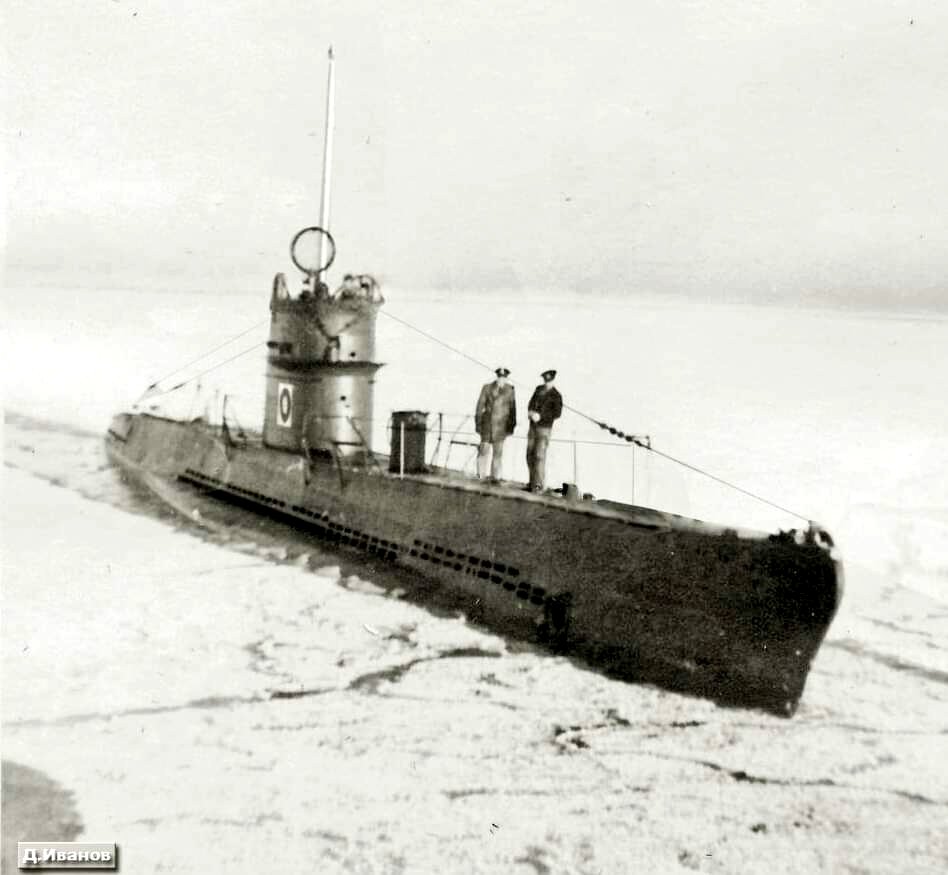 TRUFAULT's tweet image. #U152 in the ice field.
🇩🇪⚓️
#Kriegsmarine #DasBoot 
#Uboote #Uboat #Uboat