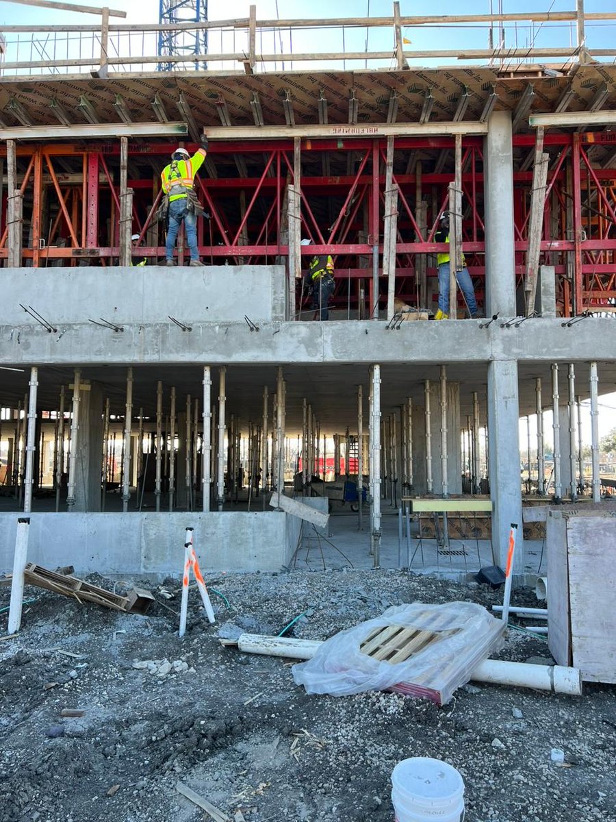 Myra Park - a 250 unit, Class A multifamily project in Farmers Branch, TX. The multilevel above ground parking structure is making progress by leaps and bounds.  
#CIVE #EngineeredWithValue #designbuild #construction #farmersbranchtx #multifamily #development