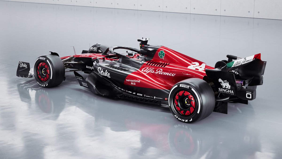 Tiametmarduk's tweet photo. Absolutely gorgeous.

That’s how you paint a Formula 1 car. https://t.co/X8PrjsDJcD
