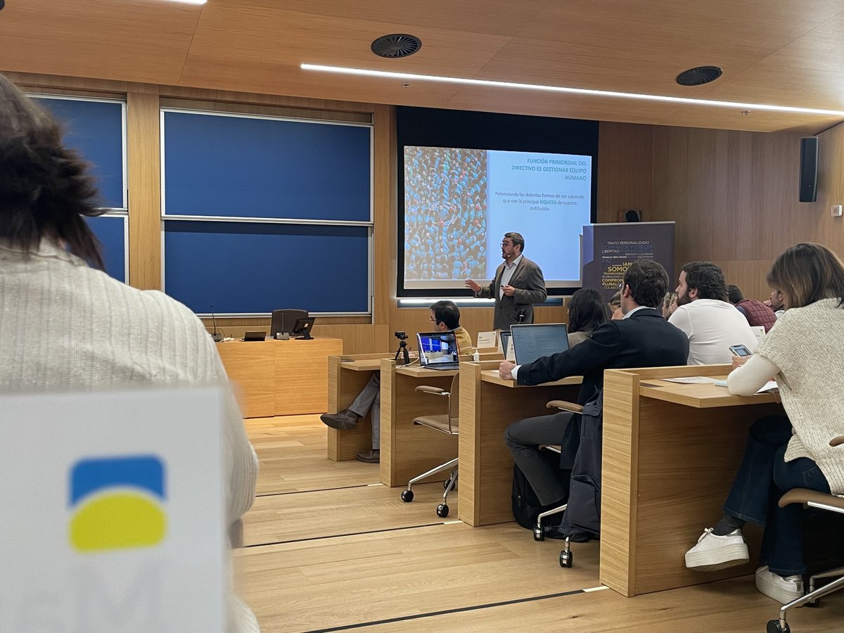 Una vez más los directivos de ⁦<a href="/RedArenales/">Arenales Red Educativa</a>⁩ formándonos en equipo en ⁦<a href="/unav/">Universidad de Navarra</a>⁩ Madrid para seguir trabajando nuestro propósito poniendo el centro en la persona. Gran sesión de ⁦<a href="/nachosanro/">Nacho San Román</a>⁩ sobre el acompañamiento de profesores. ⁦<a href="/Arenalestoangel/">Colegio Santo Angel Madrid</a>⁩