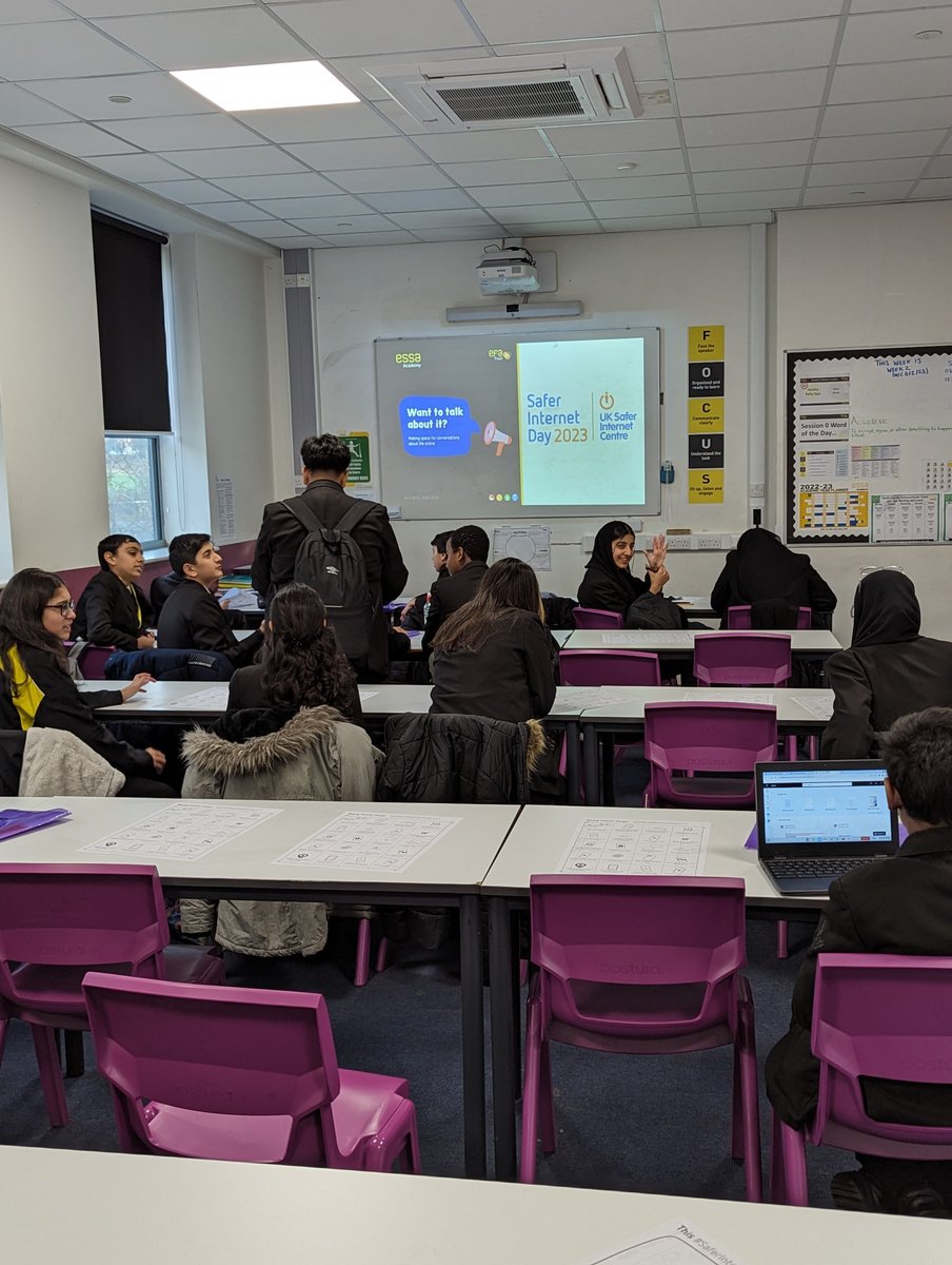 ComputingEssa's tweet image. Students enjoying a lively @safeinternetday debate in form this morning #SaferInternetDay2023 #ALLWILLSUCCEED @EssaAcademy