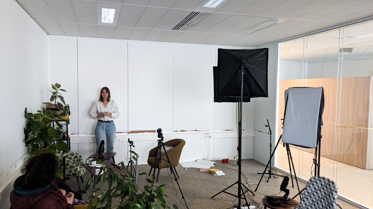 Demain sort notre making-of d'un projet qui nous a particulièrement tenu à ❤️ en 2022

@Digiforma &amp; <a href="/Staenk_/">Staenk Agence Web 🚀 Marketing Digital</a>  dont les bureaux sont situés dans la tour Oxygène, nous ont demandé de transformer leur salle de réunion en studio vidéo dont voici un aperçu avant / après 😻
