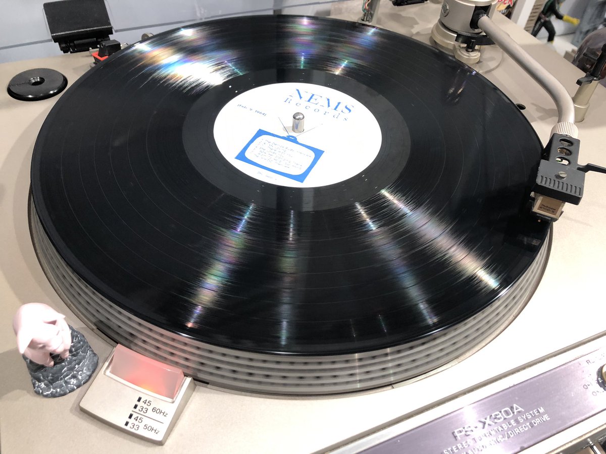 mr_tako_seijin's tweet photo. エドサリヴァンショーの音源もデミックスしたらどうだろう。
ついでに映像もカラーライズして…
そう遠くないうちに実現しそう(妄想w)だけど、演奏のキーだけは半音下げた当時のままでお願いしたい。
という事でこれを回してます。
#ConquerAmerica #TheBeatles https://t.co/9WwFF4hk3i