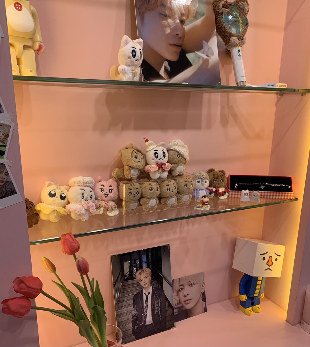 heycomehere_'s tweet photo. 📍 홍대 카페 마마즈돌 
사람이 정~말 많았지만 대기시간을 견디게 해 준 건 태현이가 가득 피어있는 공간🌷🌹구경할 게 많아서 눈이 행복했음 4일에 갔다가 디저트 특전 품절이라 다음 날 오픈런함 럭드 열 판 때림ㅎ 지금은 나눠주고 없는데 별냥이 키링 3개나 뽑음 굿
#THus_Love
#꽃보다_냥텬 https://t.co/ksBBD2ybqI