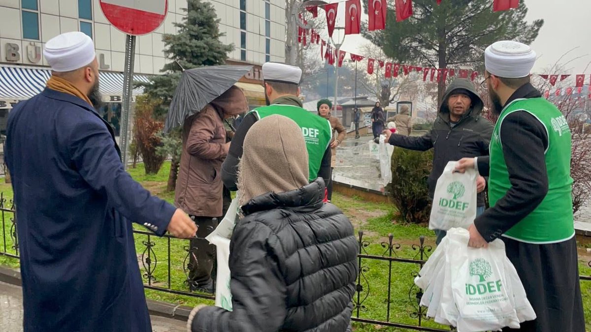 🔴 İslami Cemaatler tüm imkanlarıyla deprem bölgelerinde: Menzil'e bağlı Beşir Derneği ve İsmailağa'ya bağlı arama kurtarma ve yardım ekipleri depremzedelere hizmet ediyor.