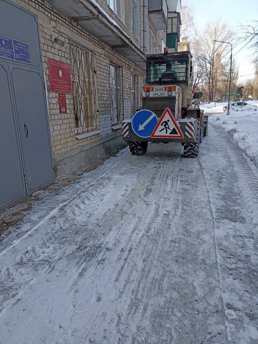 lukmkd63's tweet photo. Красноглинского шоссе 37; Сергея Лазо 33. Механизированная уборка дворов и внутриквартальных дорог.
#УК_ЛИАС https://t.co/kl56DliVeS
