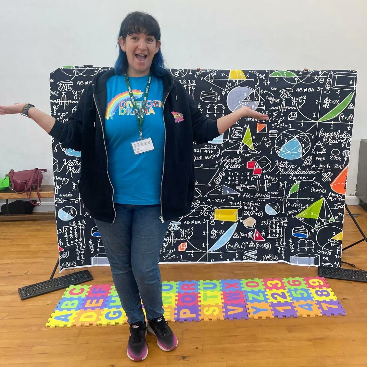 Happy #internetsafetyday we are celebrating by delivery E-safety shows and workshops across the UK. Helping students make good decisions on the internet. #divergentdrama #schoolworkshops ⌨️💻