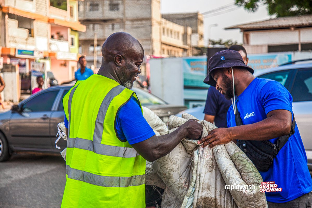 Rapidwashgh's tweet photo. A recap of our grand opening at MAMPROBI!!!!

WATCH OUT for us💃💃
We might be in your area this week!!!!!!!

#washmoreworryless #laundryservice #rapidwashtrain #affordable #convenient #ghana #shellfillingstation #laundry #terrifictuesday https://t.co/f3nObNpcG7