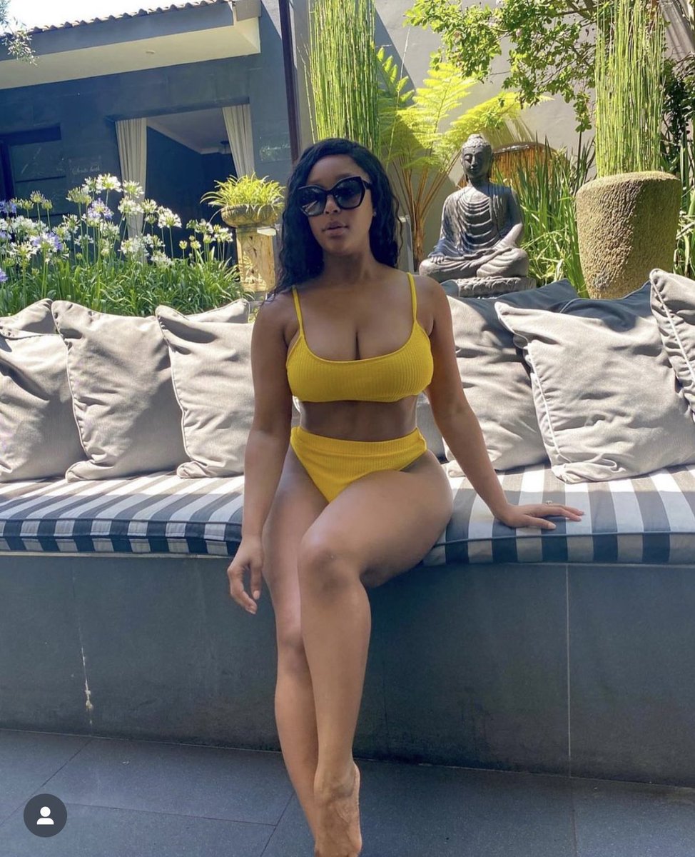 Thelazychef_za's tweet image. A moment of silence for @MinnieDlamini for remaining steady in the industry over the years a sweetheart to many South Africans 😍…

Even Cass wanted to shata Minnie at some point😂.

#EnrichingLives