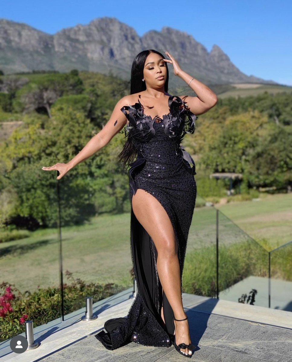 Thelazychef_za's tweet image. A moment of silence for @MinnieDlamini for remaining steady in the industry over the years a sweetheart to many South Africans 😍…

Even Cass wanted to shata Minnie at some point😂.

#EnrichingLives