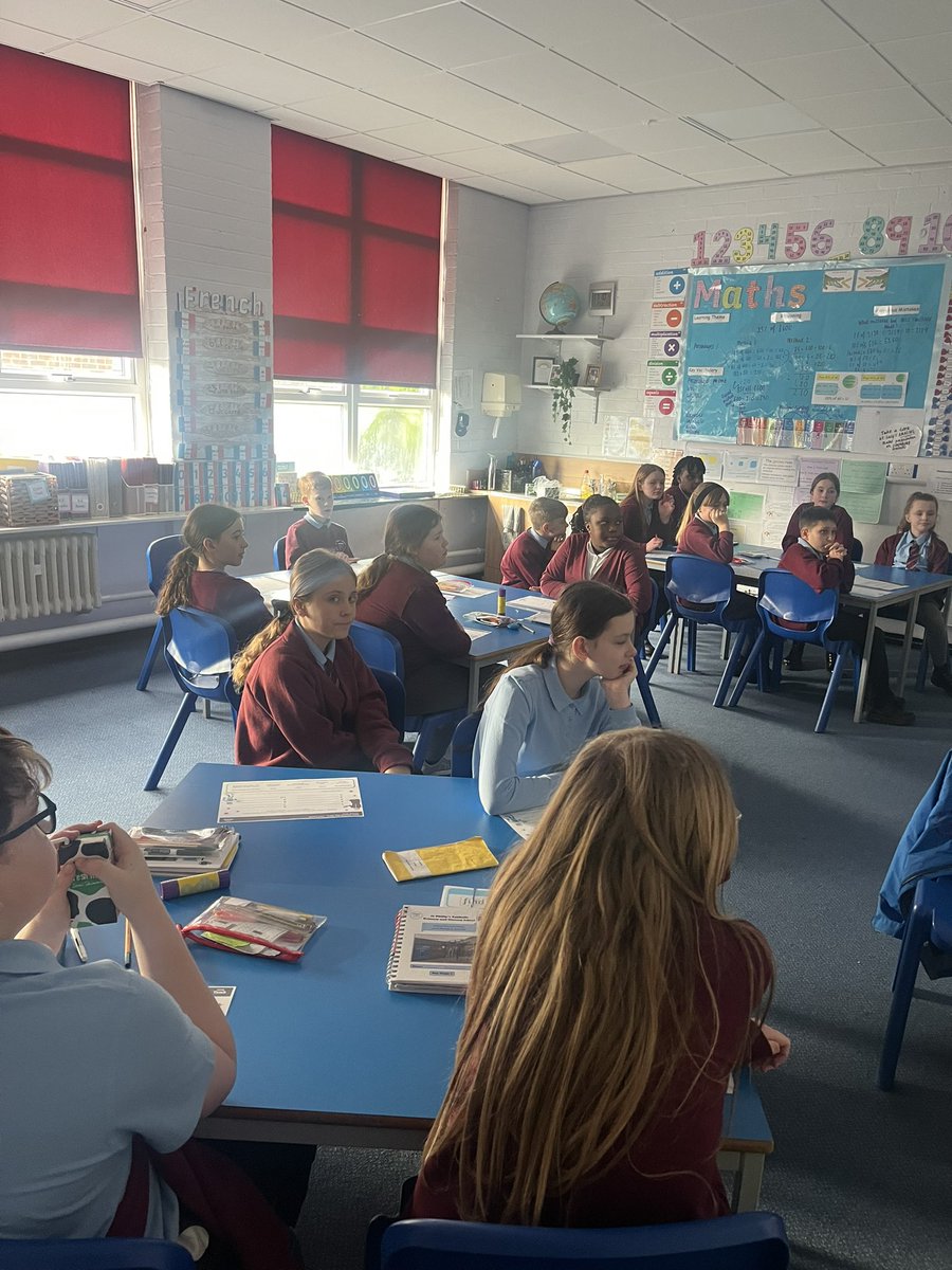 stphilipsleeds's tweet image. KS2 are taking part in BBC’s live lesson on Internet Safety 💻👾 @BBC_Teach @bbcbitesize #BBCLiveLesson #InternetSafetyDay