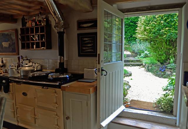 The kitchen at Secret Cottage, with the door open into the wild garden. New cream tea experience
check out our new website:-  
secretcottagecotswoldtours.co.uk
#bakery #bakersofinstagram #bakersgonnabake #bakery #bakinglove #clottedcream #teaandcake #teaandbiscuits #teaandcoffee #nyc