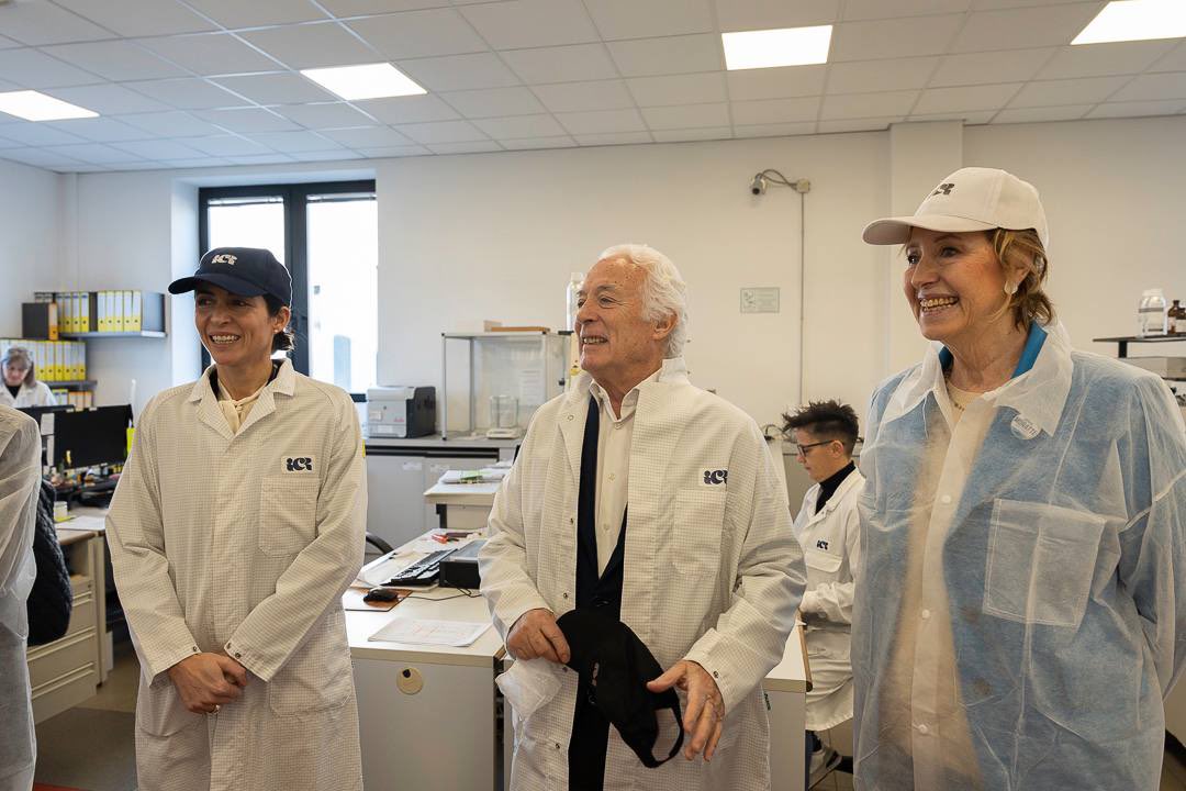 letiziamoratti's tweet photo. Tante eccellenze del Made in Italy hanno sede in Lombardia. Aziende che portano il nome del saper fare italiano e lombardo in tutto il mondo. È così per tanti comparti, compreso quello della cosmesi. https://t.co/RfpX7CUaj5