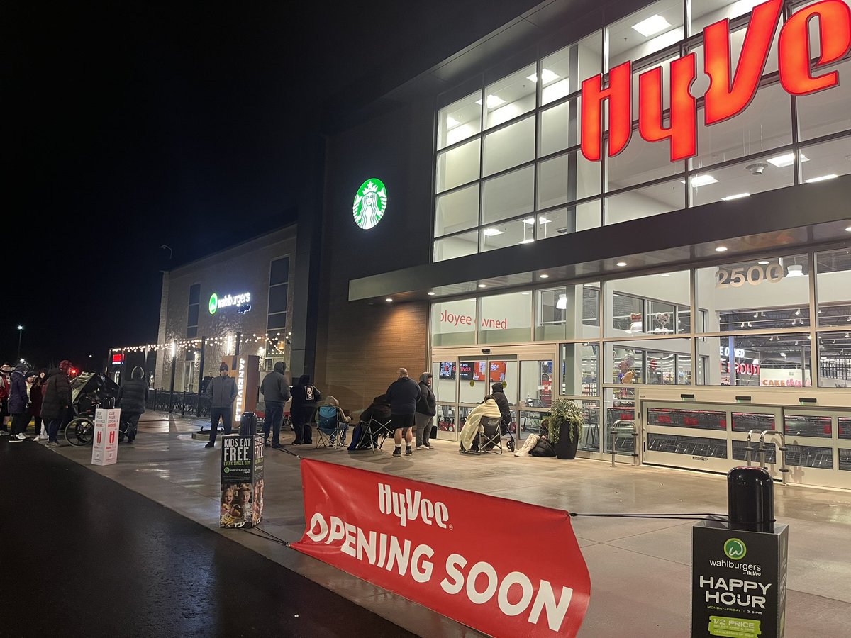 phoebemurraytv on Twitter "Almost time! HyVee will be opening its