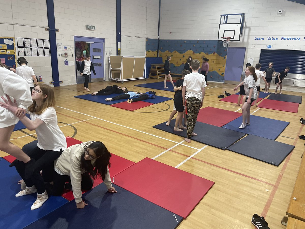 Mrs_T_101's tweet photo. Performance preparation today in Gymnastics! Group presentations using all the elements we have been working on; balance, control, strength, creativity! Children have built their performance criteria together. Looking forward to seeing the finished performances #performancePE 🤸🏽 https://t.co/qKDQbHLL22