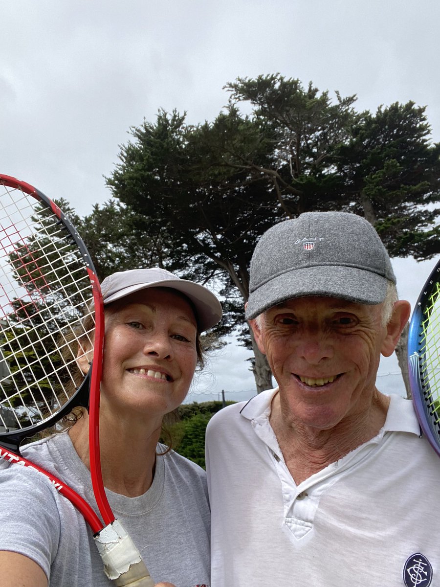 @LorneProteins a great hit of tennis with Bruce Kemp today - keeping up one of the great traditions of the conference ….