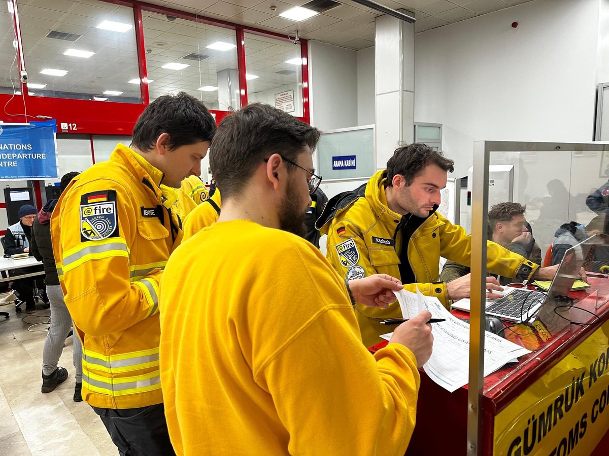 Unser Einsatzteam ist in der Nacht am Flughafen Adana angekommen und hat gemeinsam mit anderen int. Teams zunächst den Betrieb des Reception/Department Center (RDC) übernommen. #earthquaketurkey