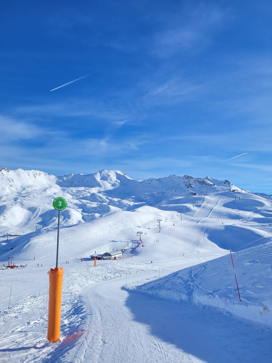You guessed it. Another very light 
dusting and a beautiful sunny day #valdisere. 
#skiholiday #winterwonderland #mountainlife 
#chaletholiday #tignes #frenchalps #travelagent 
#contactustobook