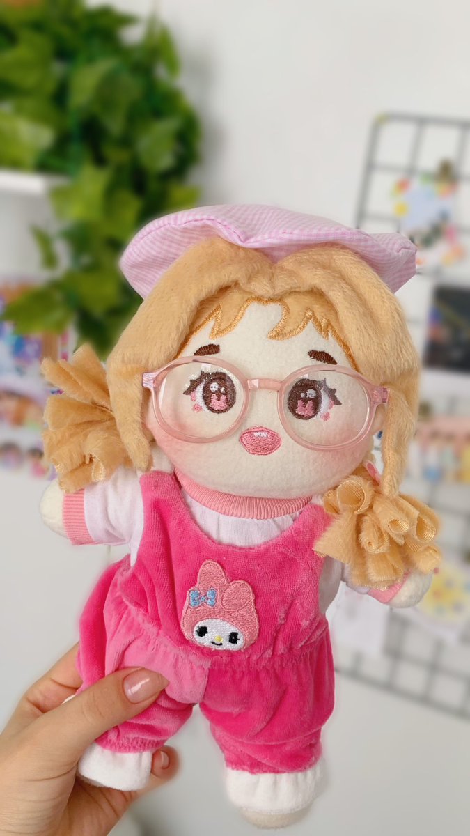 rosesforday6's tweet photo. as vezes paro e penso

como pode eu amar tanto essa doll da yuna eu fico toda boba olhando p ela https://t.co/G3svWMtTEz