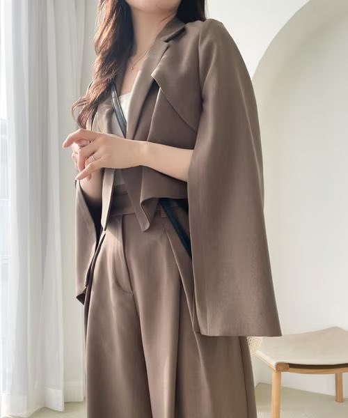 heather_love's tweet image. 【recommend item】

#shortjacket
¥9,350(税込)

特徴的な袖スリットデザインのショートジャケットは今季も要注目◎
ベーシックなデザインのテーラードジャケットなので、大人っぽく合わせていただけます。

▷ dot-st.com/heather/disp/i…