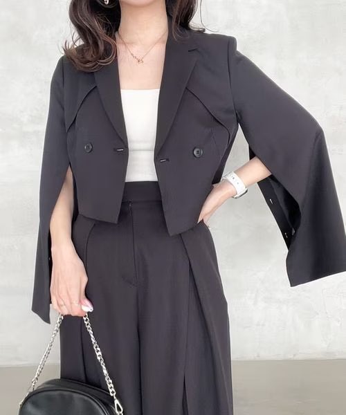 heather_love's tweet image. 【recommend item】

#shortjacket
¥9,350(税込)

特徴的な袖スリットデザインのショートジャケットは今季も要注目◎
ベーシックなデザインのテーラードジャケットなので、大人っぽく合わせていただけます。

▷ dot-st.com/heather/disp/i…