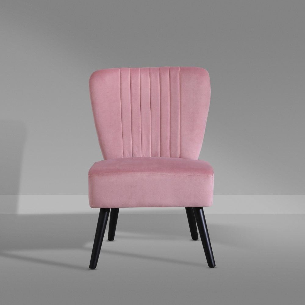 HHModernLiving's tweet image. This gorgeous crushed velvet shell accent chair is available in 6 different colours.
#moderninteriors #interiordesign #velvetchair 

hhmodernliving.co.uk/product/crushe…