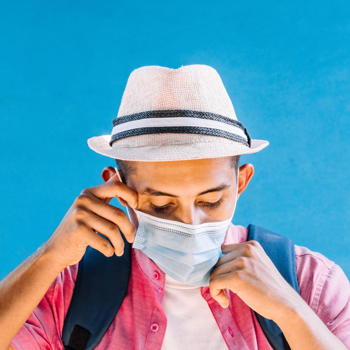 AutosVives's tweet photo. El Gobierno aprueba hoy el fin de las mascarillas en el transporte público. 🚌🚕✈️

Eso sí, desde Autos Vives os aconsejamos el uso de dicha cuando no haya espacio de seguridad entre personas o si muestras algún tipo de síntoma 😉

Por tu seguridad, la nuestra y la de todos 🥰 https://t.co/RExOafj22o