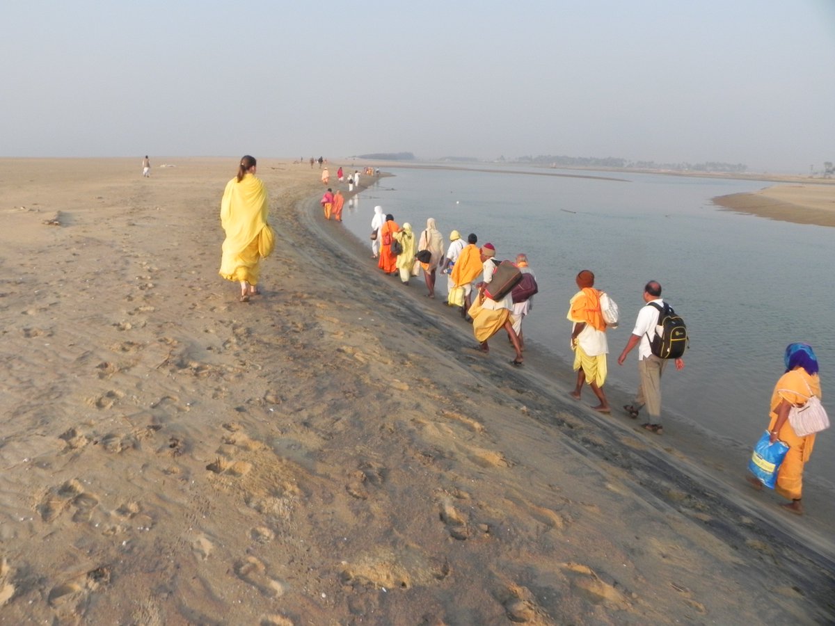 PrachiParikrama's tweet photo. Narmada &amp; Prachi are only rivers in our scriptures for parikrama. We do Parikrama with Maa Prachi to our right always, reach Keluni Muhana (confluence) &amp; return, covering 110 kms, 3 districts, 6 blocks, 19 panchayats, 111 villages. #PrachiRiver #Rivers #heritage #Prachivalley https://t.co/vA4MvuQR2D