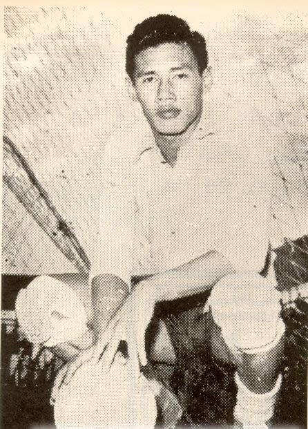 AntonioUbilla1's tweet photo. 7 feb 1962, estadio Modelo, Emelec 4 Millonarios 2, a los 74 minutos el arquero eléctrico Cipriano Yu Lee ataja penal al colombiano Genaro Benítez. ESTE FUE EL PRIMER PENAL ATAJADO EN HISTORIA DE LA COPA LIBERTADORES DE AMÉRICA @CSEmelec @figlesias1977 #HistoriaCopaLibertadores https://t.co/HWz3M8Uq8b