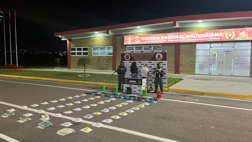 #FANB durante revisión de encomiendas de la empresa Zoom en el Edo. Táchira, incautó 49 envoltorios de marihuana con un peso de 13,750 Kg, ocultas en 14 cocinas eléctricas, 4 termos y 1 corneta, y la aprehensión de 2 ciudadanos quienes pretendían enviarla a San Félix Edo Bolívar.