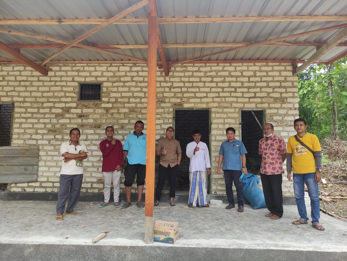 M4580BY's tweet photo. Jumat, 03 Februari 2023, R. Dhana Booby .P, Luhkan Kab. Pamekasan, 
di Pokdakan Gunung Karang Jeteh &amp; Pokdakan Zahara Ds Larangan Badung Kec. Palengaan, Mendampingi Verifikasi Mesin Pakan Tahun 2023

#GiatLuhkanSatminkal @bppp_banyuwangi 
@pmekasan
#luhlapor 
@brsdm_kp https://t.co/RQU0u5fiXq