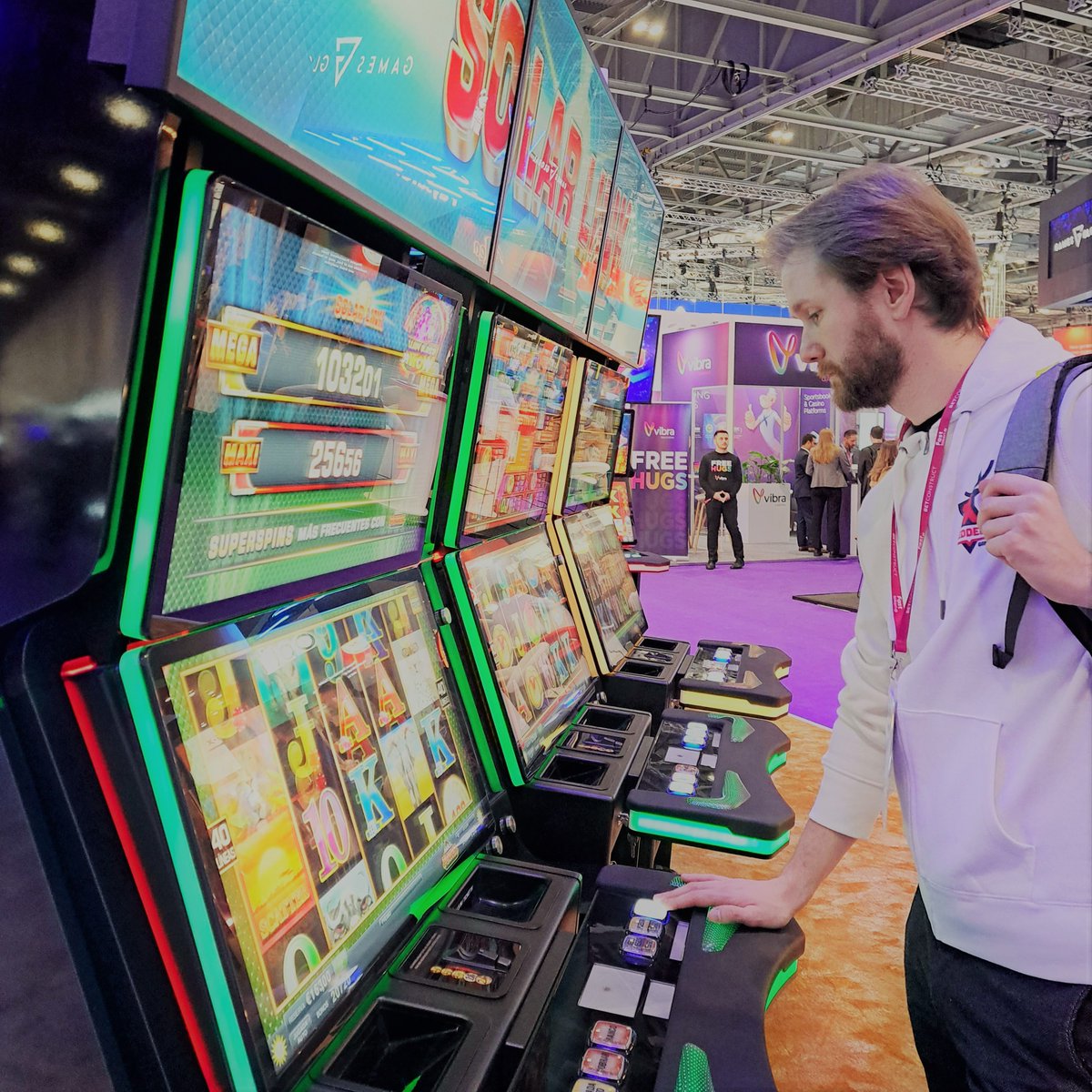 Good morning, #London!

RDG Team reports with their representatives at #icelondon2023👋🕹️😊

If you are at the event, you can meet @MartaRDGames &amp; <a href="/MaciejBorowsk11/">Maciej Borowski</a> and chat with them! 

Don't hesitate! 

❤️❤️🤍

#indiegames #indiedev #trip #gamingevent #showcase