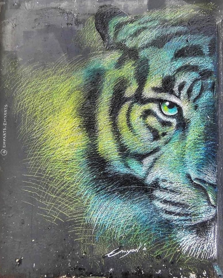 HunterStreetart's tweet photo. [#streetartparis2 / 📸 FÉVRIER 2023] Artwork « Vert d’Espoir » by @emyart_s, découvert vers le Le Grand Rex Paris dans le 2eme à #paris !
🎨 Dessin réalisé aux pastels à l’huile ! 
#emyarts #emyartsemyarts #pastelalhuile #streetart #graffiti #urbanart https://t.co/l2snW7ctWw