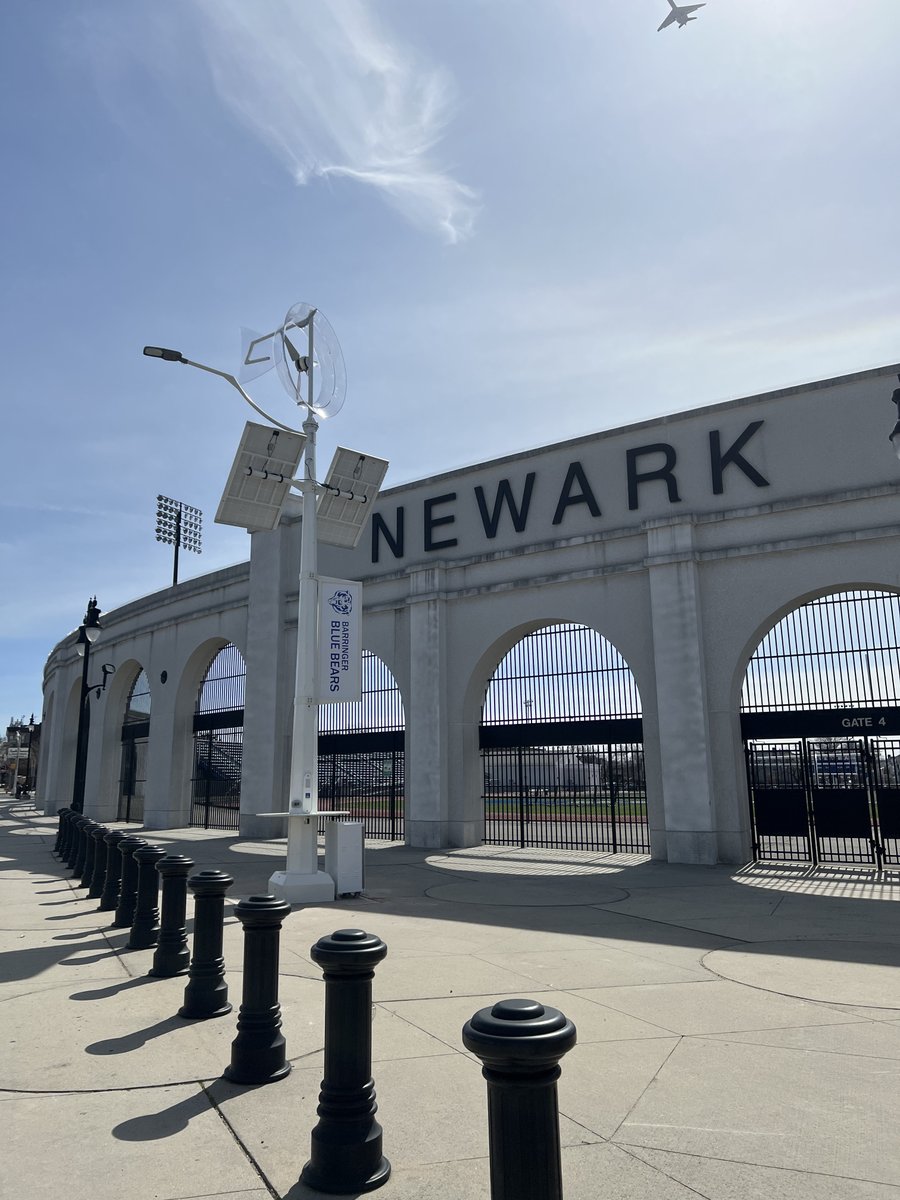 Aris_Energy's tweet photo. In the Newark Schools Stadium, the Aris Wind Smart Poles not only provide off-grid sustainable lighting and security but also auxiliary power for USB charging. Learn more about the Smart Pole’s power features in our website! https://t.co/LEa9rcN0Eq