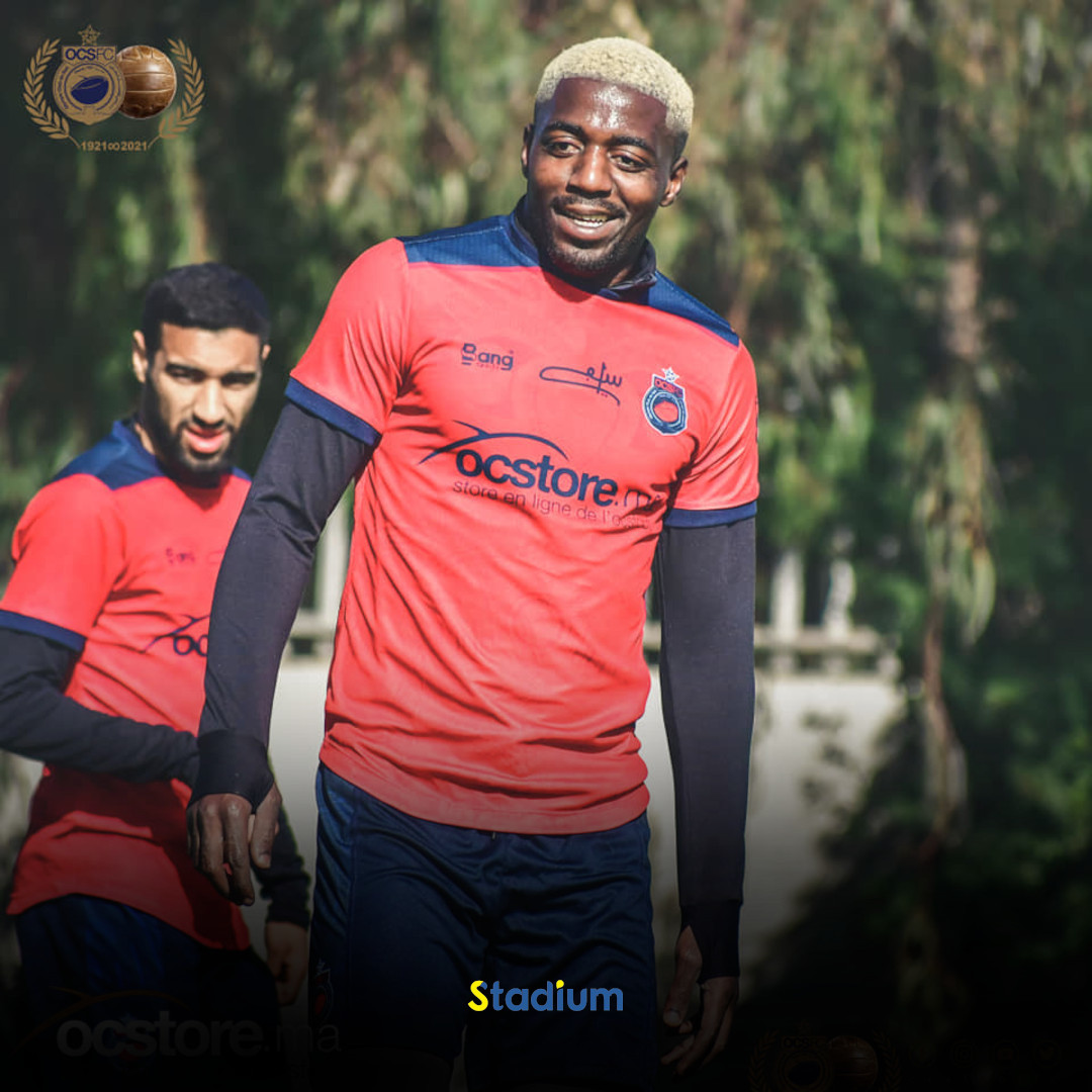 Stadium_ga's tweet photo. Image📸 | Le sourire d'Axel Meye🇬🇦 avec son nouveau club, l'Olympic Club de Safi (D1 Maroc) 👍😁👍🌞 #Stadium_ga #Gabon #AxelMeye / 📸 OC Safi https://t.co/7wsAdTB2WC