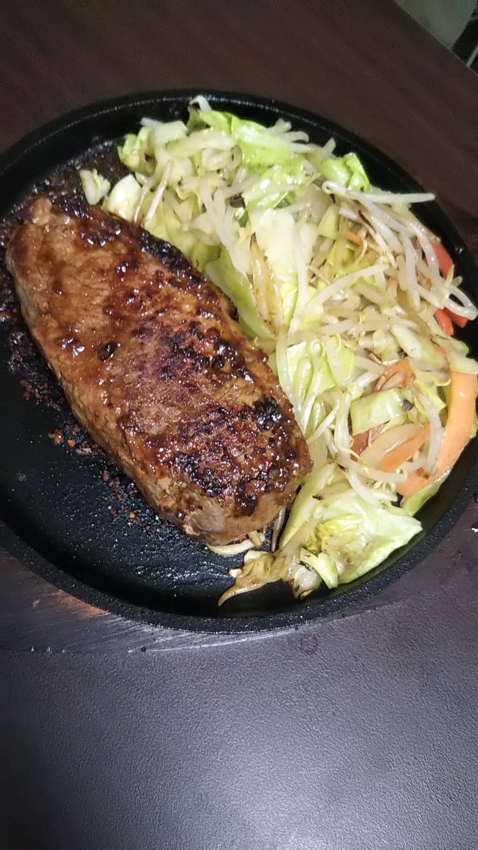 jewelbrand02's tweet photo. 本日は厚切りステーキを焼きました🎵

#ミートガイ
#meatguy
#ステーキ
#厚切りステーキ
#今日の夕食 https://t.co/PJ0khJoWG6