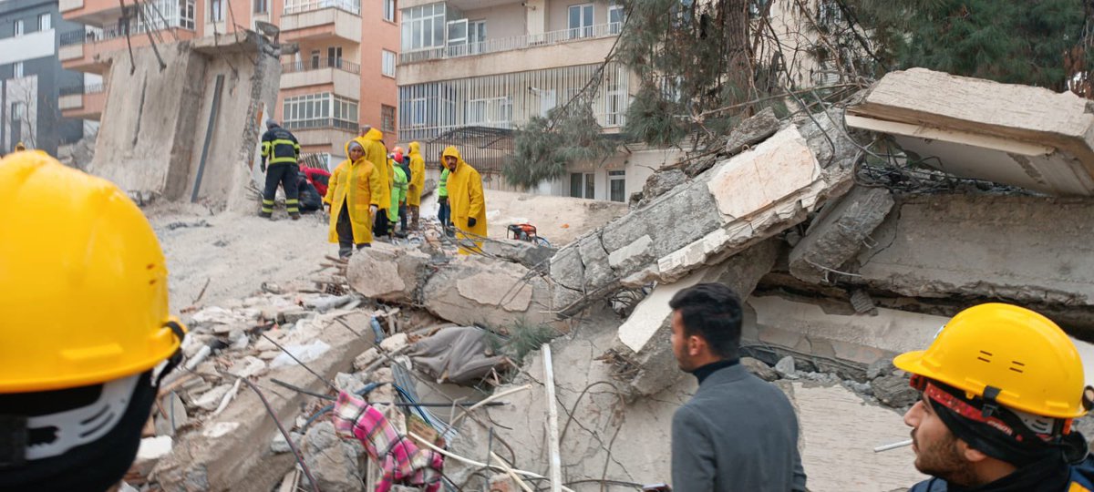 Büyükşehir Belediye Başkanımız Zeynel Abidin Beyazgül ile birlikte Bahçelievler Mahallemizdeki enkazda çalışmalarını sürdüren ekiplerimizi ziyaret ettik. 

Çalışmalar en iyi şekilde yürütülüyor, İnşallah hayırlı haberler alacağımıza dair umutluyuz!