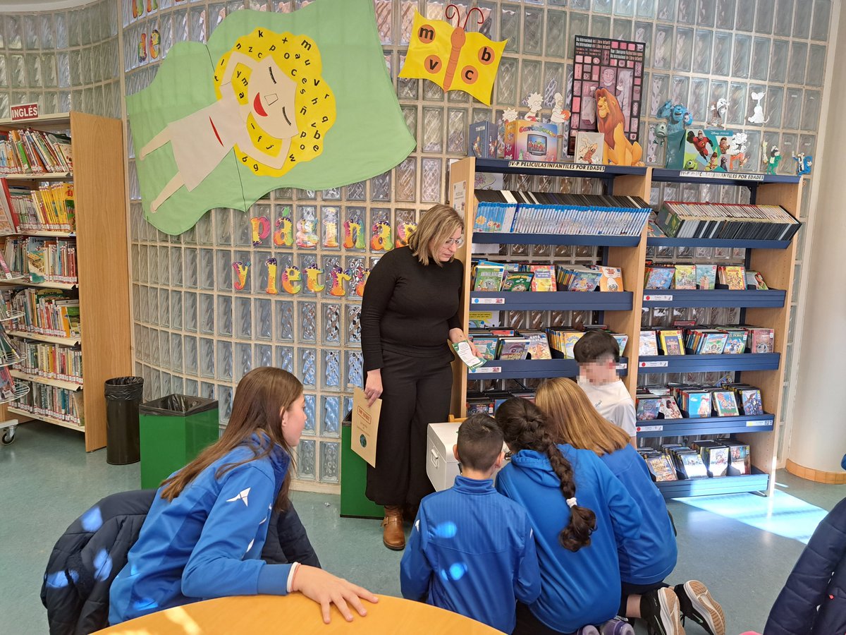 ZGZBibliotecas's tweet photo. 🧪Los centros educativos también participan en las actividades organizadas por @ZGZBibliotecas con motivo del👩🏽🔬#11F #DíadelaMujerylaNiñaenlaCiencia
📷#EscapeBox científica "Mensajeros de la Salud Global" de @citaaragon con @elbuenpastorzar en la BPM F. Lázaro Carreter (Torrero) https://t.co/6ZoXrOf5vv