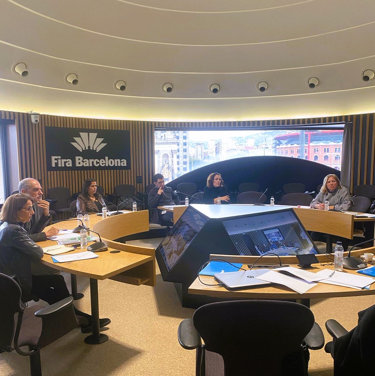 Fefic24's tweet photo. Avui la Junta de la #Fefic celebrem la nostra reunió en format presencial desprès d’aquest dos anys de virtualitat i ho fem a les oficines de @Fira_Barcelona.
Seguim treballant pels nostres associats i organitzadors firals #SomFires https://t.co/gXGYvSfU7c