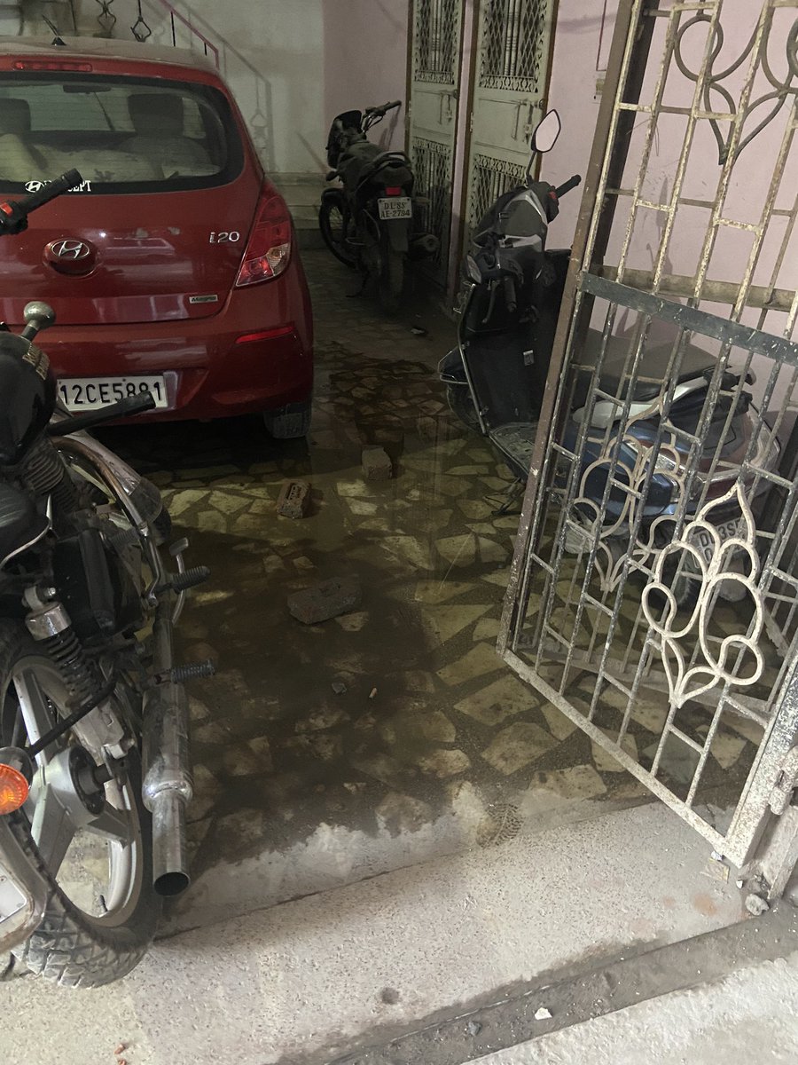 Absar_Bazmi's tweet photo. @aribaasifkhan Hamare gali Ko chhor k baki galiyon m almost sare kaam complete ho chuke h ....Kareeb 4 month s kaam ruka hua h aur ye halat h poore gali aur hamare parking ki ADDRESS- E block near scholar school front side. @aribaasifkhan https://t.co/BYJE4ZvA6u