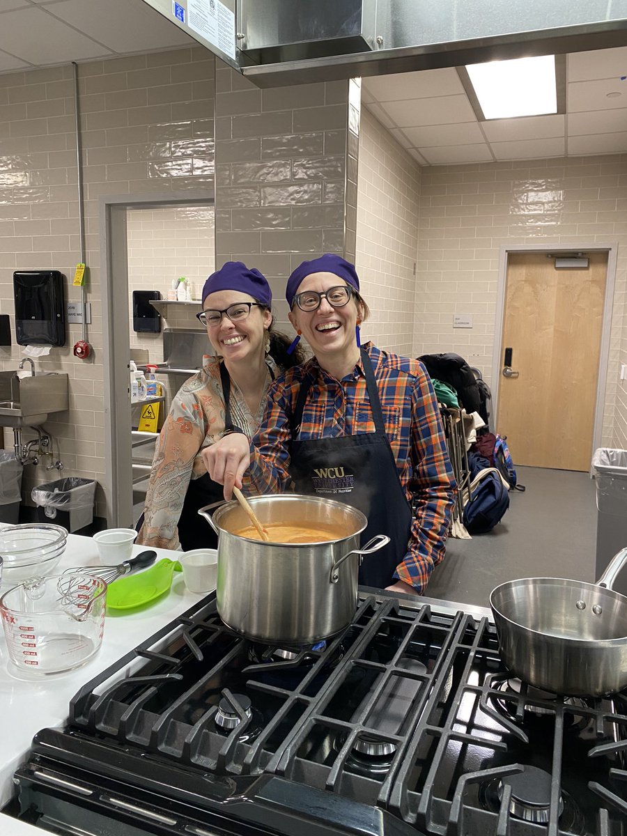 Manu__Ramalho's tweet image. What a fun night! Part of the New Faculty Mentoring Program at @WCUPAOnline @AForkInTheRiver and I participated in the “Feed the body - Feed the soul” event! We prepared a delicious  🍲 soup that was donated after! #WorkAndLife balance! 💆‍♂️🧘‍♀️🎉#NewPI #Bio
