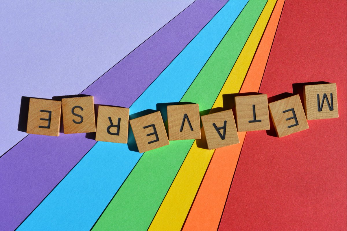 Cos’è il #Metaverso? Il termine fa riferimento a due concetti:

La Metafisica di Aristotele, idea che rimanda a ciò che è oltre la realtà fisica che ci circonda, e l’Universo, inteso come lo spazio che contiene tutto ciò che esiste.