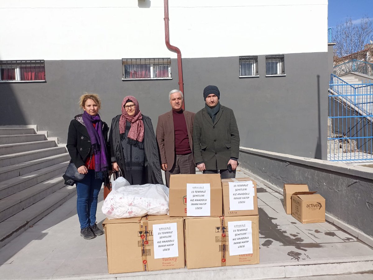 BilginCankar's tweet photo. 15 Temmuz Şehitleri Kız Anadolu İmam Hatip Lisesi olarak Deprem Bölgesine toplanan yardımlar paketlenerek Milli Eğitim Müdürlüğümüze teslim edilmiştir.Rabbim yardımlarınızı kabul etsin. https://t.co/41Me4K6Oj8
