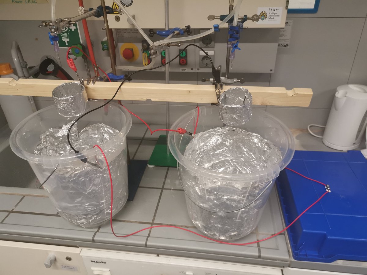 drbrazier's tweet image. The @CLEAPSS electricity emailed gave me inspiration to try @samirmoezzi Kelvin&apos;s Thunderstorm. No sparks yet but I&apos;ll keep trying.